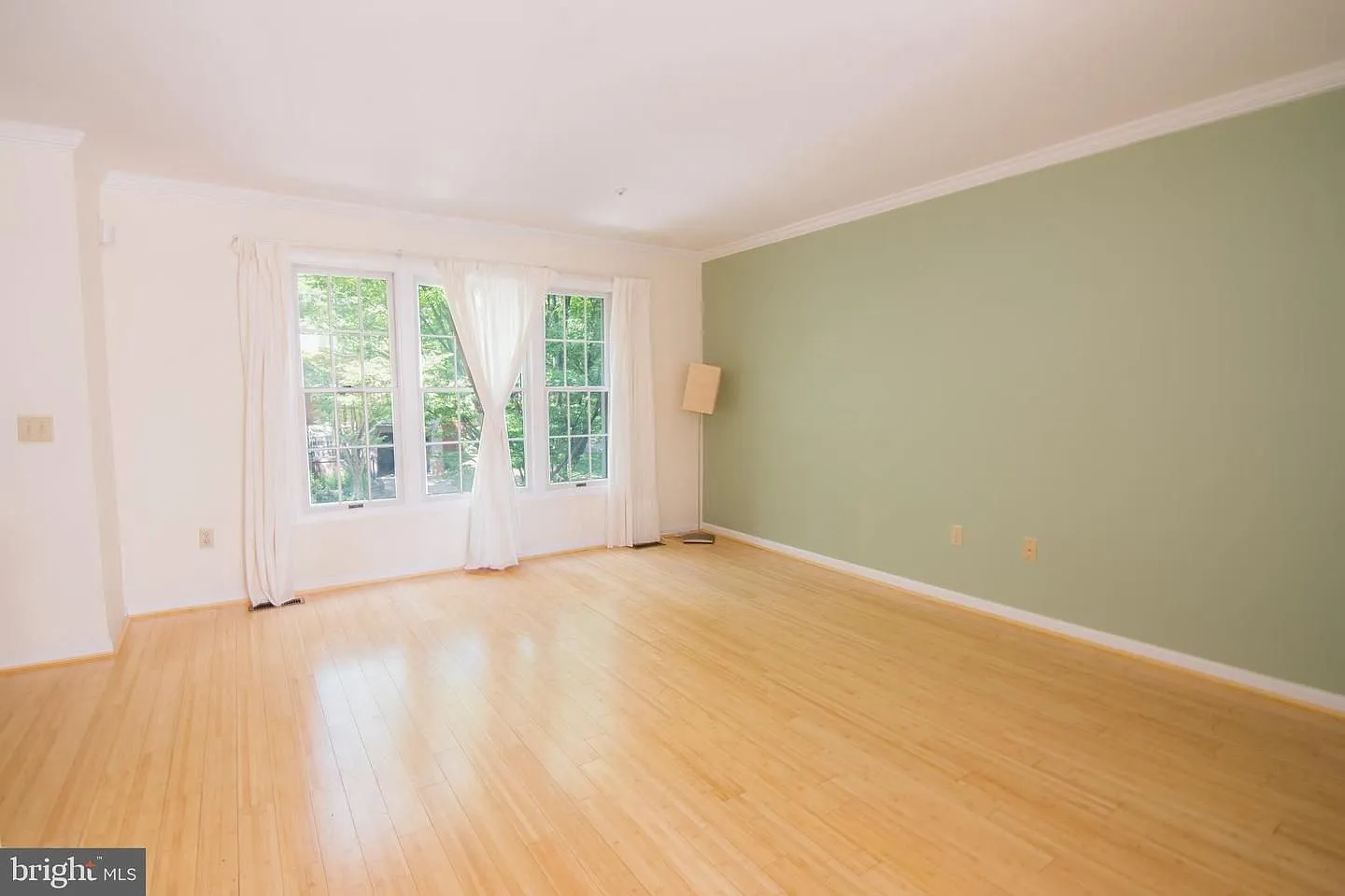 3 bed, 3.5 bath, 1636 sqft, $2,700 — Photo 2