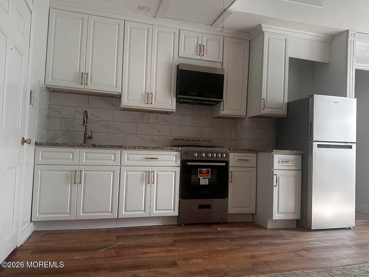 Studio, 400 sqft, $1,695 — Photo 1