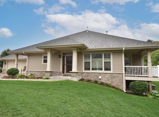 W129N6775 Northfield Cir, Menomonee Falls, WI 53051