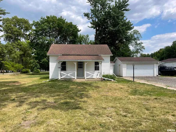 102 S 10th St, Oquawka, IL 61469