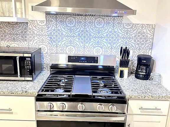 Full Kitchen