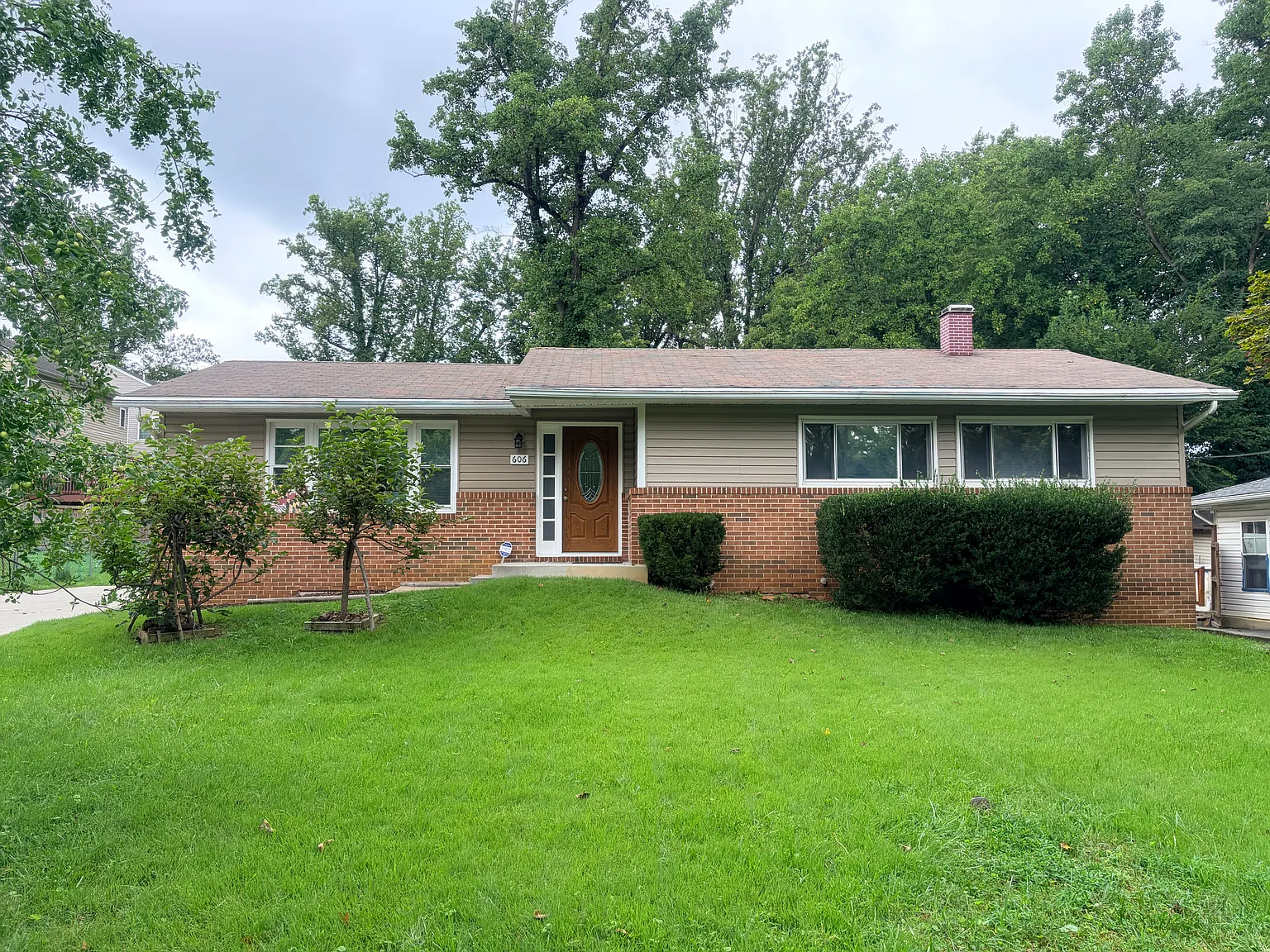 5 bed, 2408 sqft, $2,900 — Photo 1