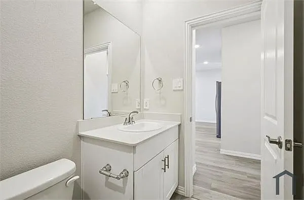 802 Leavenworth Dr — Photo 10