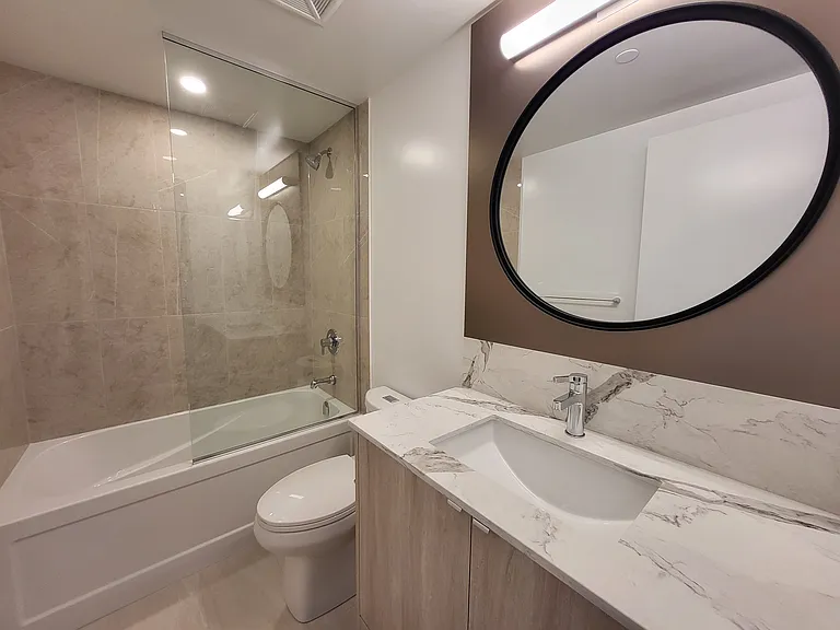 771 Yonge St — Photo 25