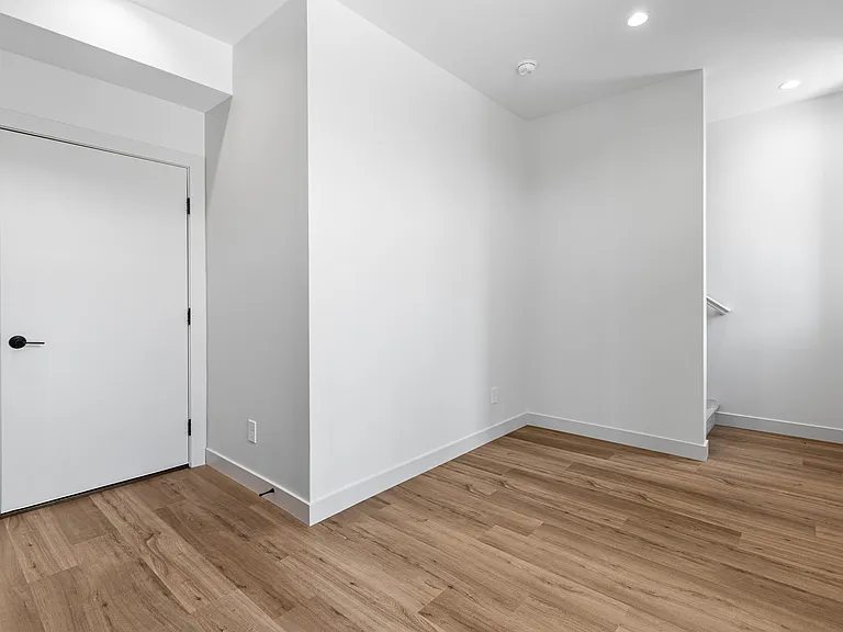 14 Lincoln Ave #4 — Photo 3