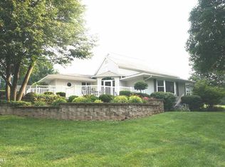 2560 E Maize Rd, Freeport, IL 61032