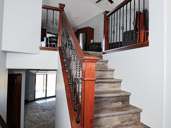 3rd image of 717 Trojan Ave