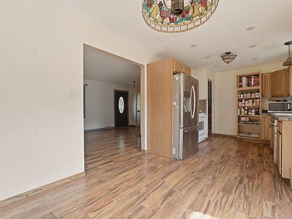 3rd image of 609 Black Oak Dr