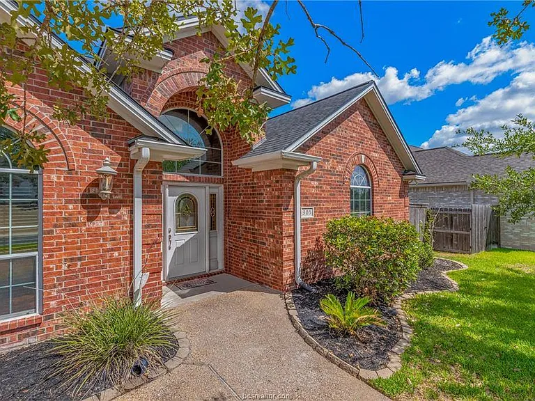 305 Stoney Hills Ct — Photo 3
