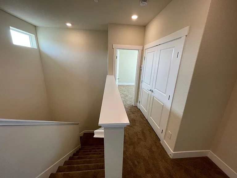 2292 Mozart Ave — Photo 9