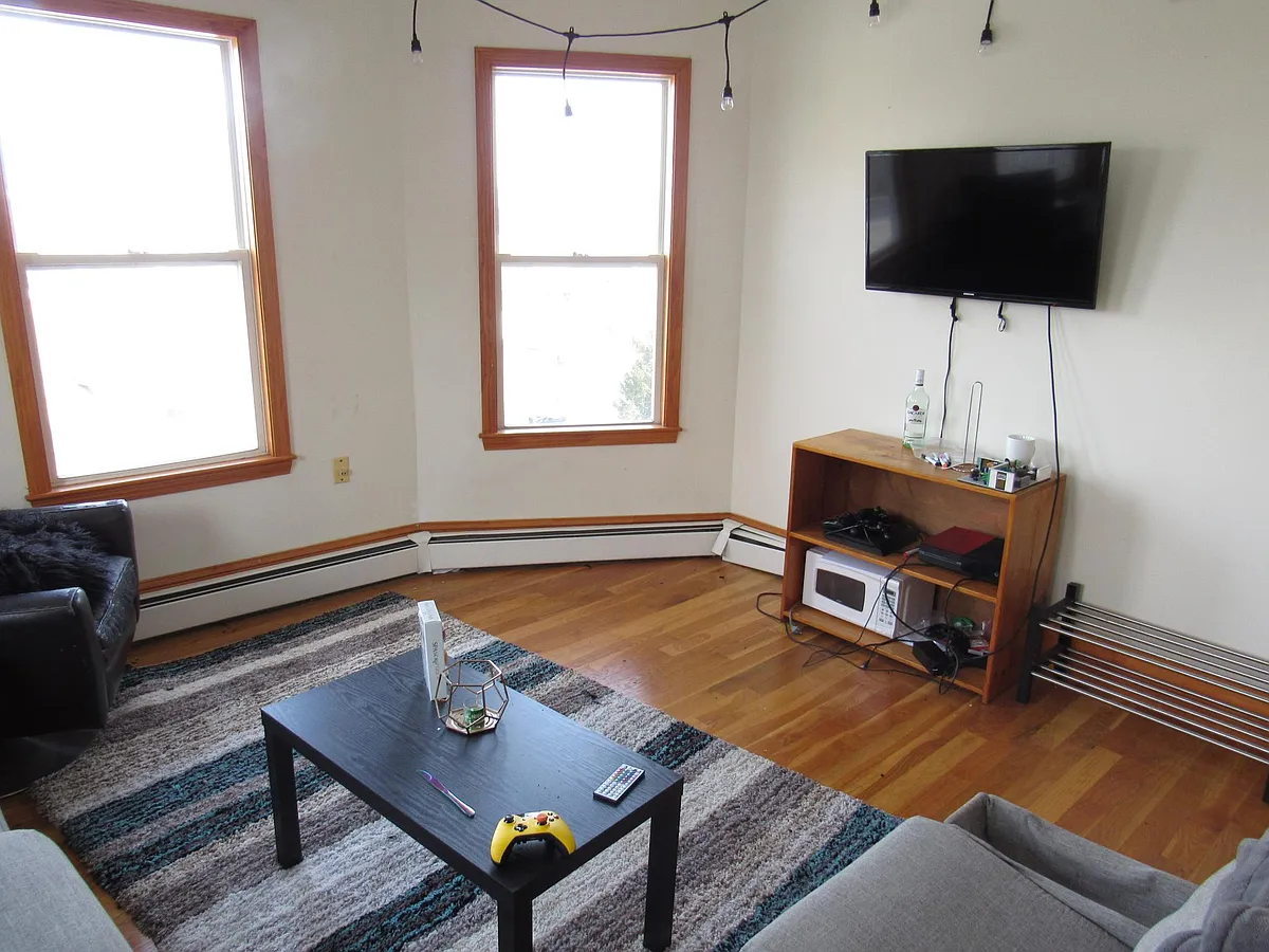 Building Photo - 188 Hillside St #2