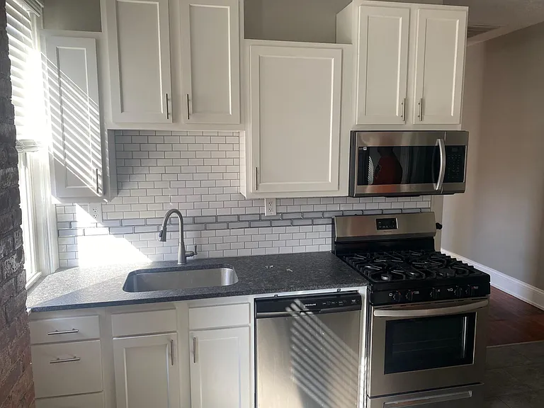 401 W 9th St #4 — Photo 13