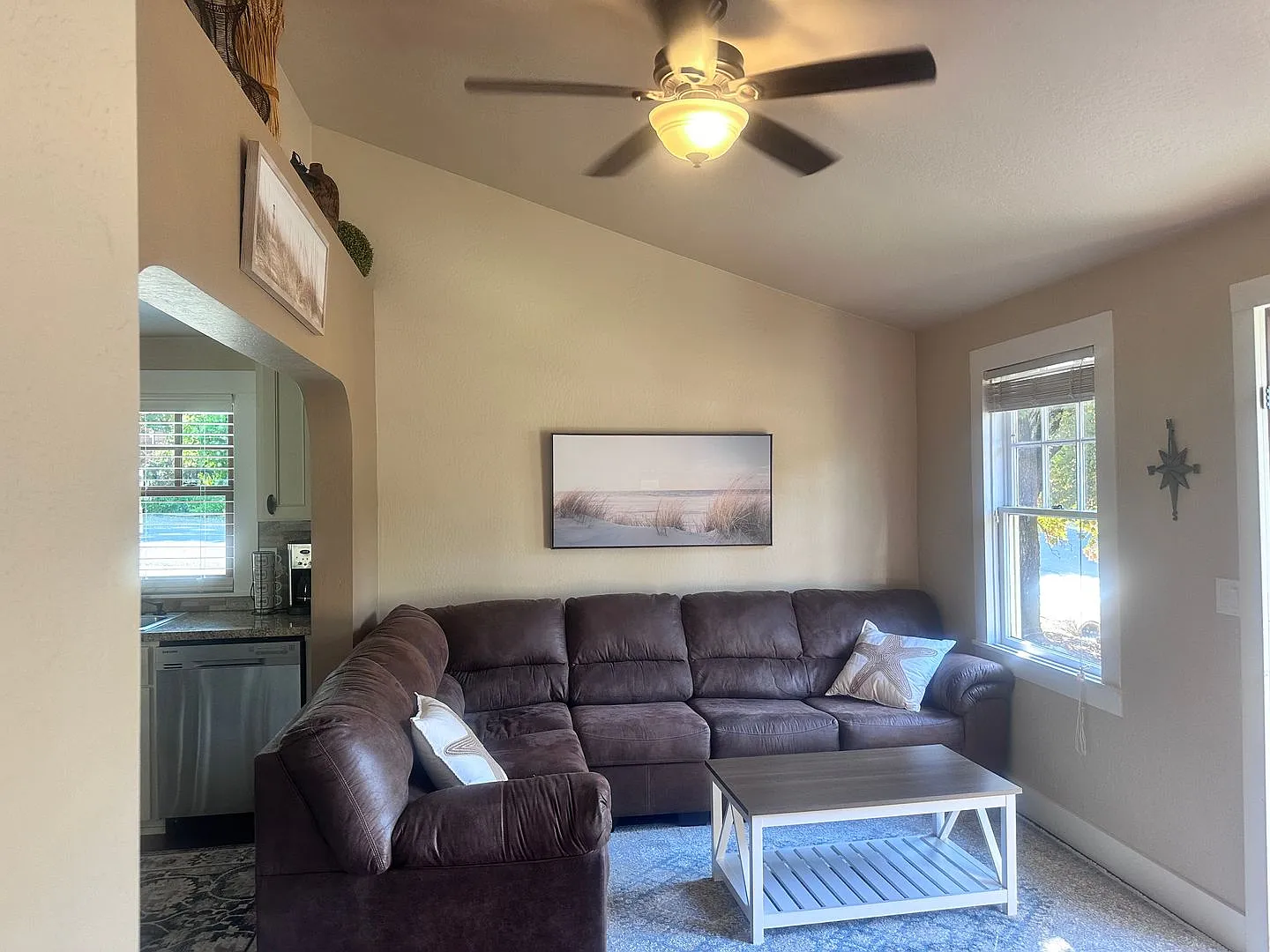 Snow Cottage: 1bd/1ba, Beautiful Full Kitchen, Pets OK $300 Utility fee — Photo 4