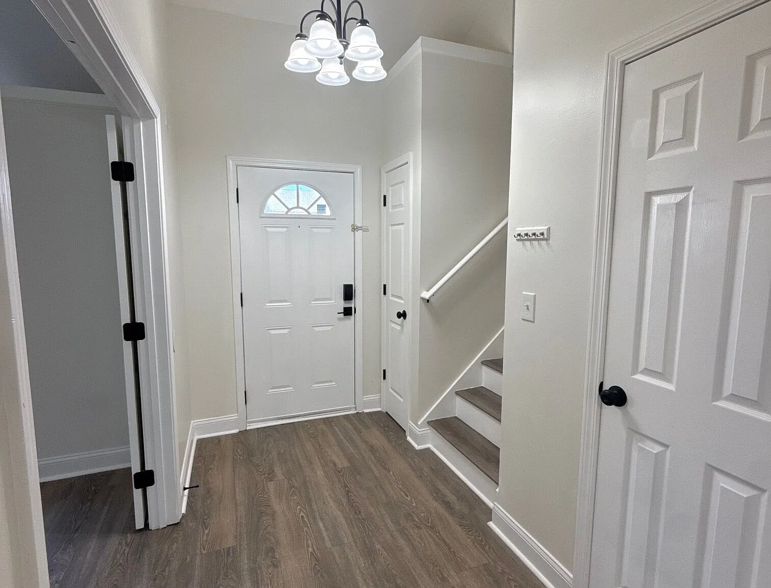 4 bed, 2.5 bath, 2030 sqft, $2,200 — Photo 2