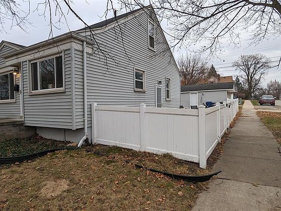 3rd image of 17203 Garfield Ave