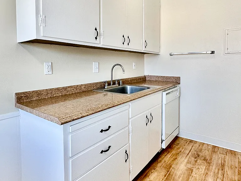 Garden Glen Apartments — Photo 24