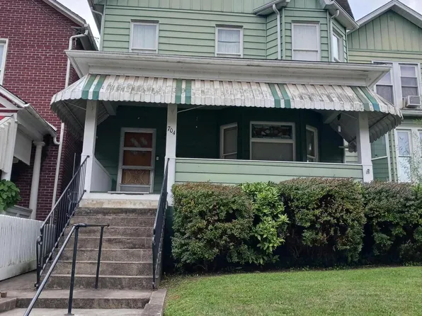 704 Temple St, Hinton, WV 25951