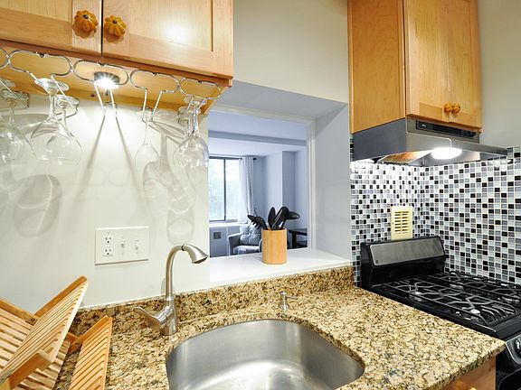 5th image of 1111 Arlington Blvd APT 404