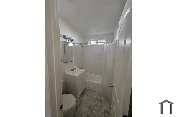Building Photo - 463 W Broadmoor Blvd