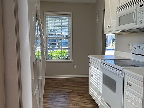4th image of 122 Leyland Ct
