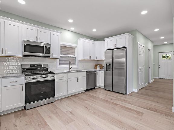 5th image of 522 McEwen St