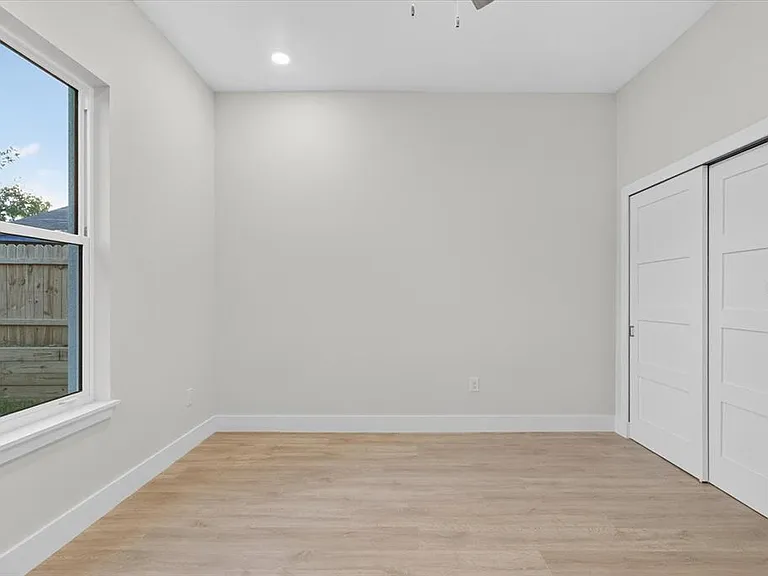 207 Athens St — Photo 58