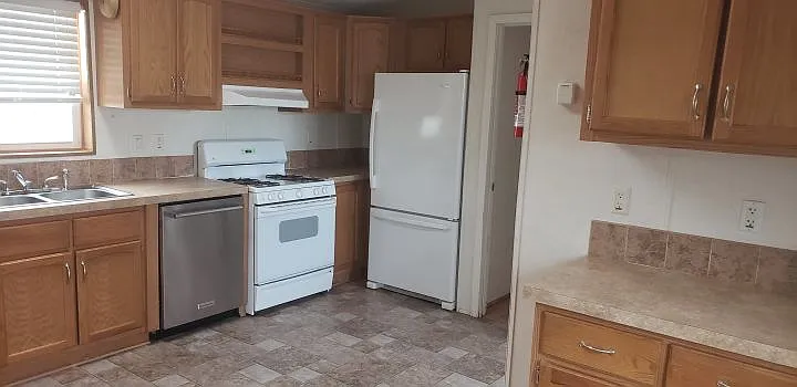 3 bed, 2.0 bath, $1,300 — Photo 3
