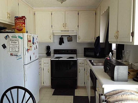 3rd image of 83 Swann Cir