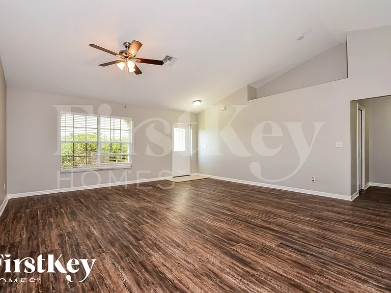 3619 NW 41st Ln — Photo 2
