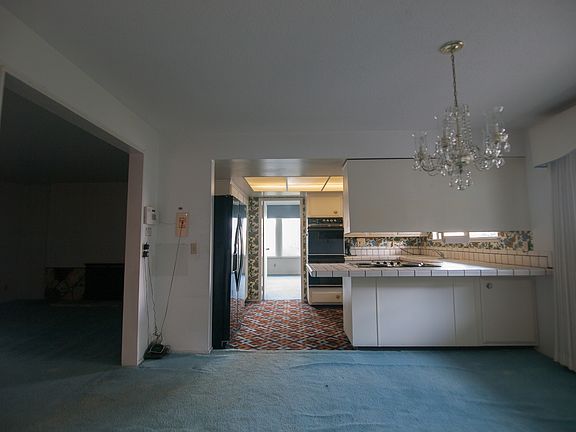 4th image of 8 Westward Dr