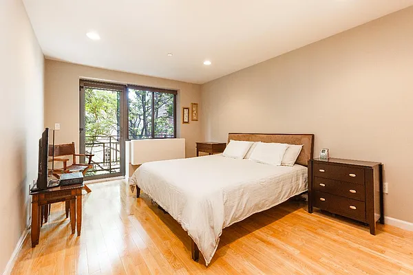 Sold by Real Direct | media 4