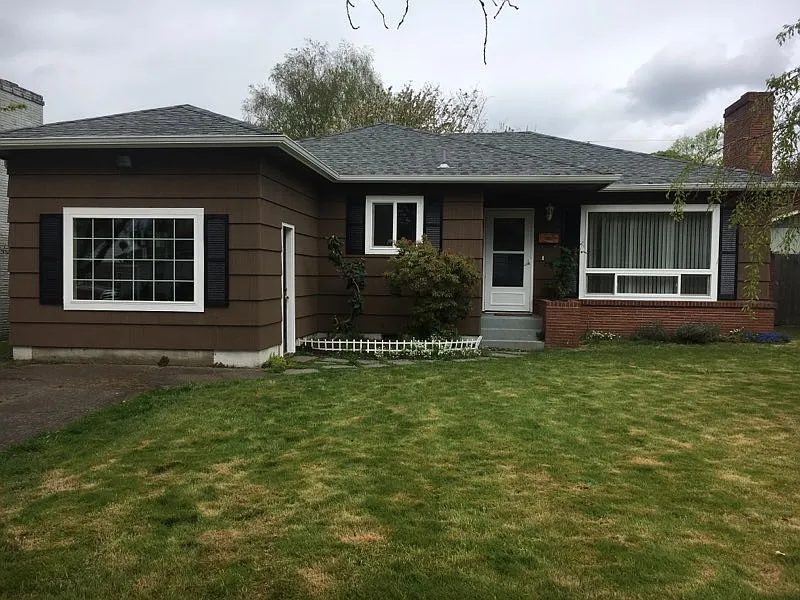 2908 Lilac St photo 1