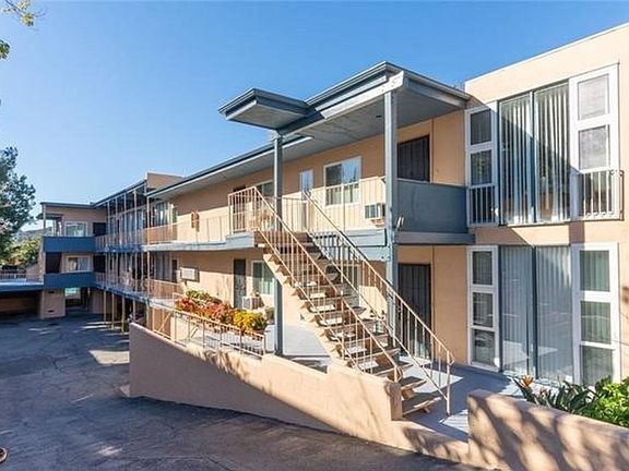 2nd image of 2754 Montrose Ave #3