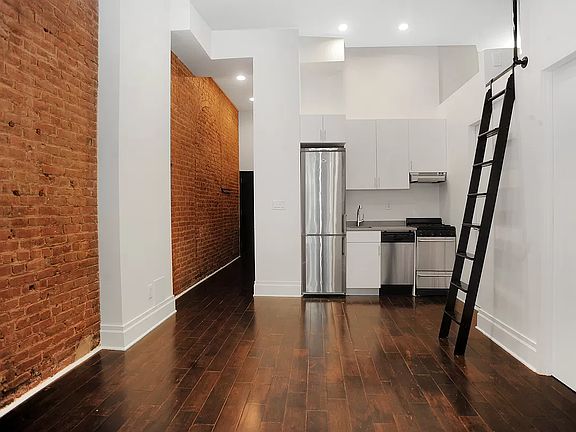 3rd image of 15 E 21st St APT 210