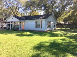 1041 Meyers St, Clute, TX 77531