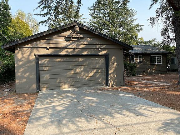 7515 Garage