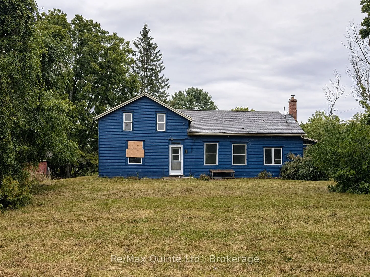 4 bed, $2,400 — Photo 1