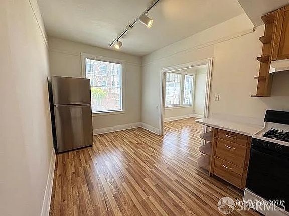 3rd image of 1901 Turk St