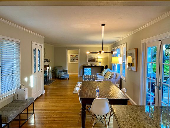 Dining room / Living room