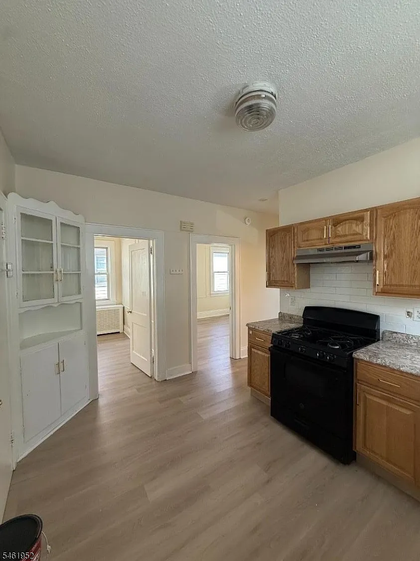 2 bed, 1.0 bath, $2,000 — Photo 3