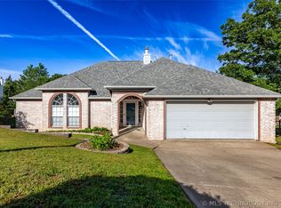 3712 Silver Oak Ct, Tulsa, OK 74107