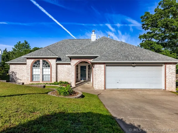 3712 Silver Oak Ct, Tulsa, OK 74107