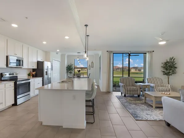 5685 Palmer Cir #104, Bradenton, FL 34211