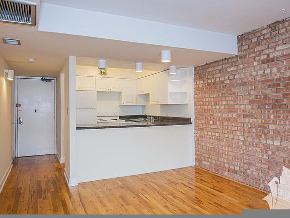 2nd image of 1220 N La Salle Dr APT 5