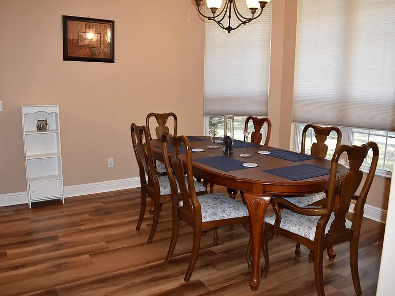 Breakfast nook/dining