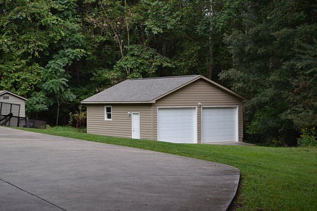 2nd image of 101 Sycamore Cir
