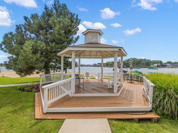 3559 Port Cove Dr APT 23, Waterford, MI 48328