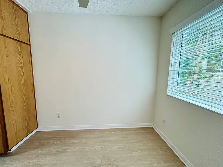 10520 National Blvd — Photo 22