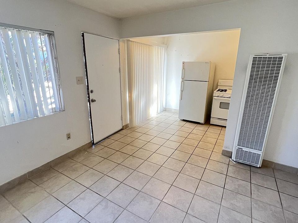 1st image of 1126 W Redwood St #1126