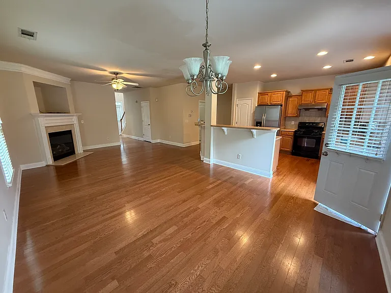 1803 Thomas Pointe Trce — Photo 3
